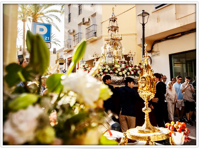 Almería acompaña al Señor por sus calles en la solemnidad del Corpus Christi. Corpus almerienses