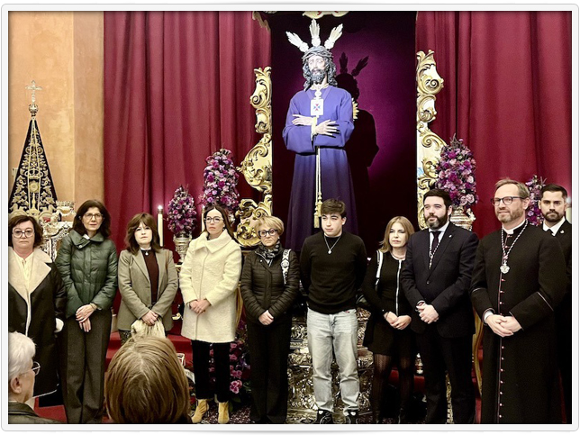 Unos 12.000 fieles participan en el besapiés del Cautivo de Medinaceli en Almería. Cristo Medinaceli